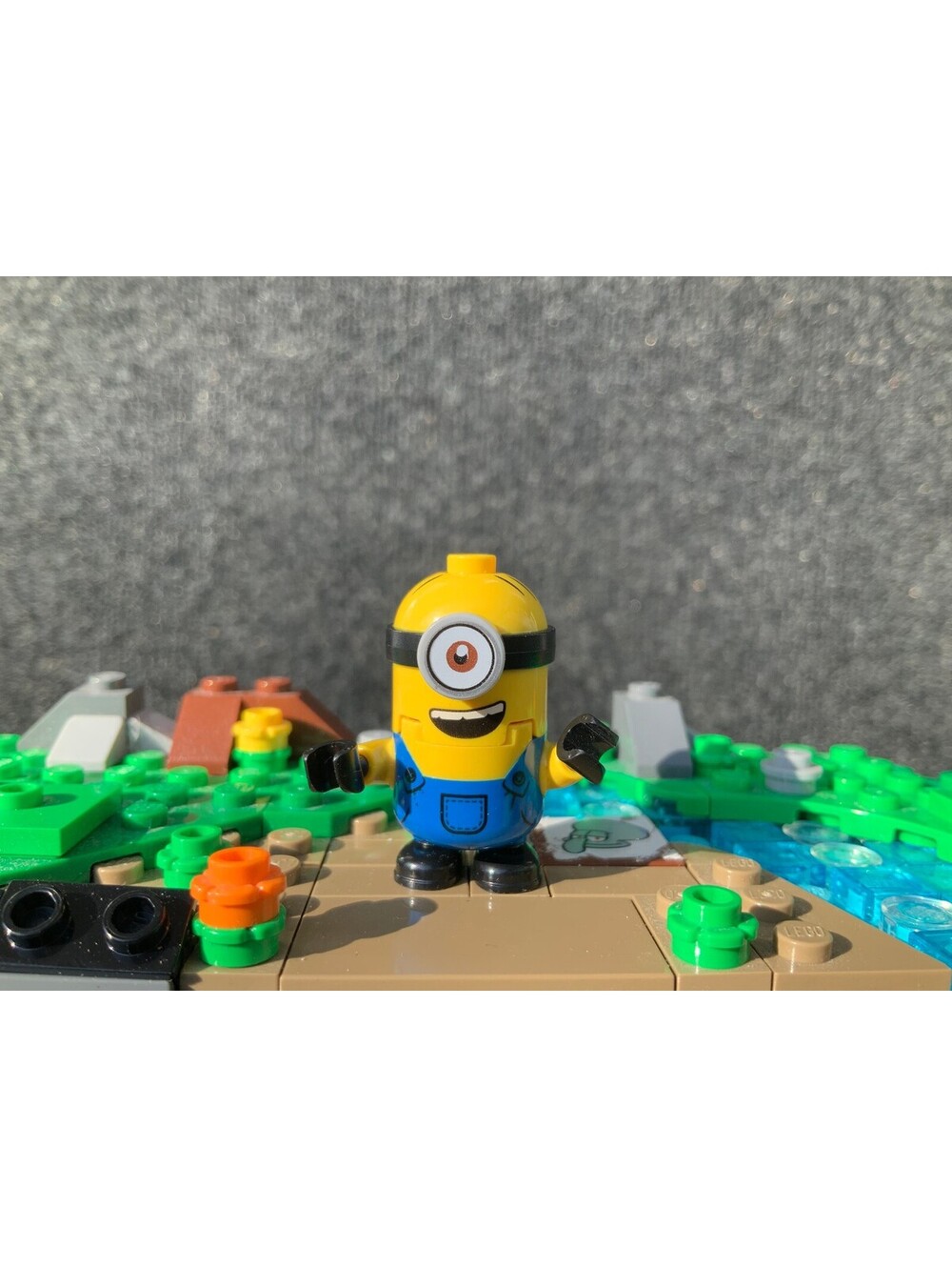 LEGO Minions Stuart mnn005 Minifigure Blue Overalls